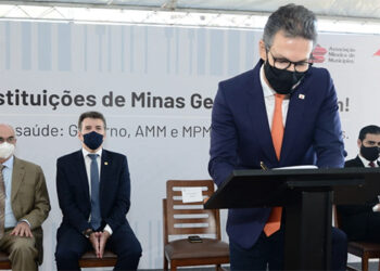 Governo de Minas assina acordo com a AMM para pagamento de dívidas da saúde