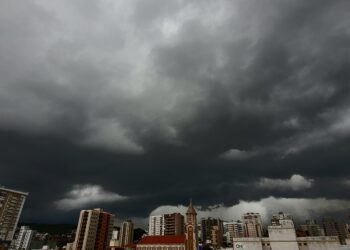 Tempestade com ventos de até 100Km/h pode atingir Poços de Caldas até esta quinta