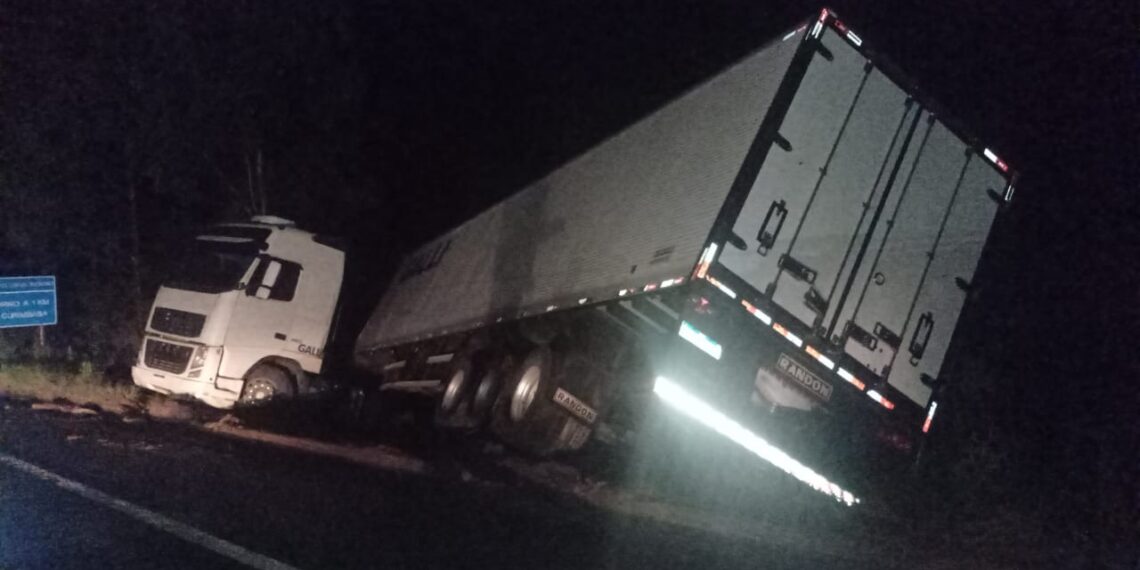 Mais dois acidentes com carretas são registrados na Rodovia do Contorno em Poços de Caldas