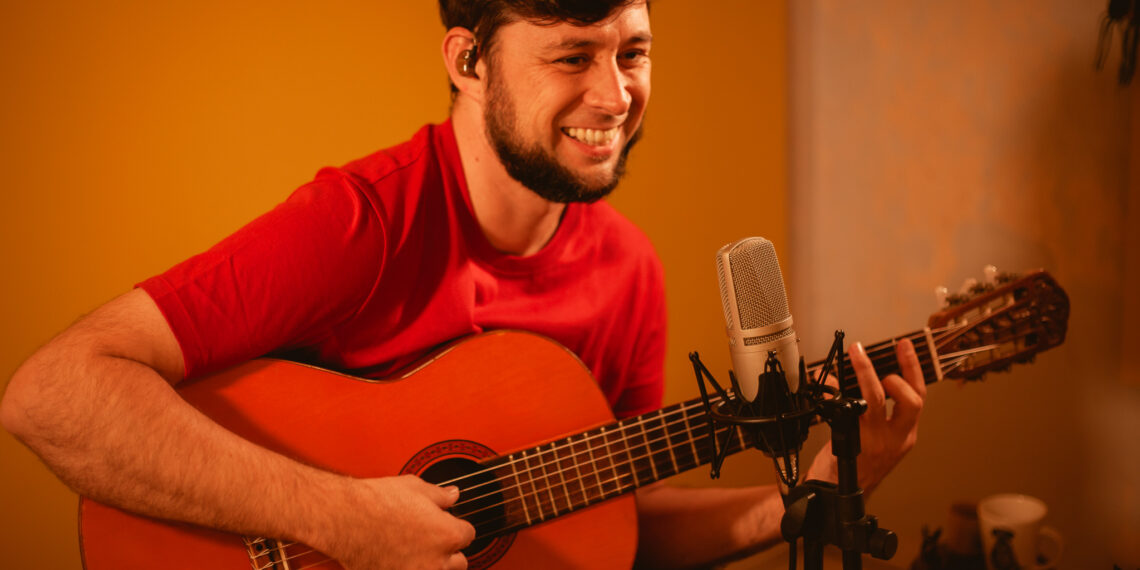 Poços-caldense Pedro Cezar lança novos projetos musicais