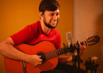 Poços-caldense Pedro Cezar lança novos projetos musicais