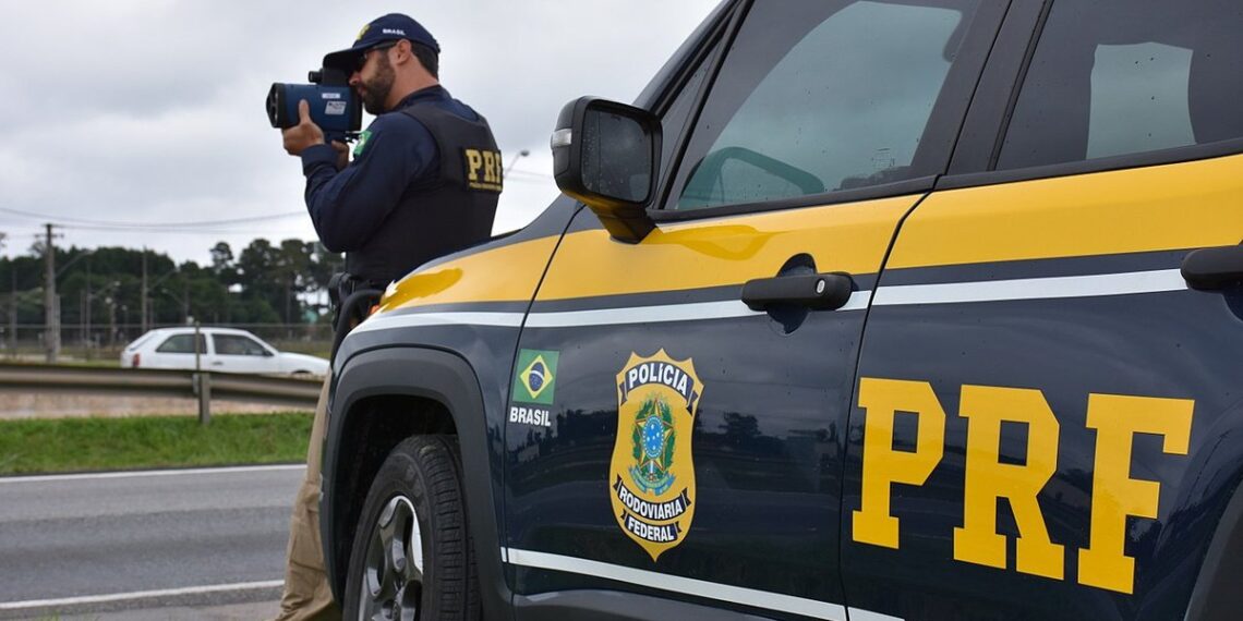 Tráfego de veículos de carga é restringido durante o feriado em rodovias federais