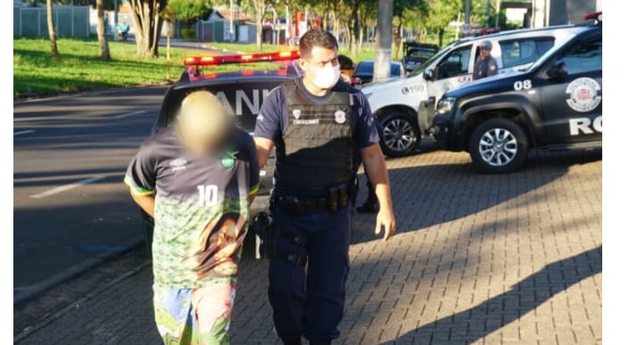 Homem tenta resistir a abordagem e comete crime de injúria racial em Mogi Guaçu