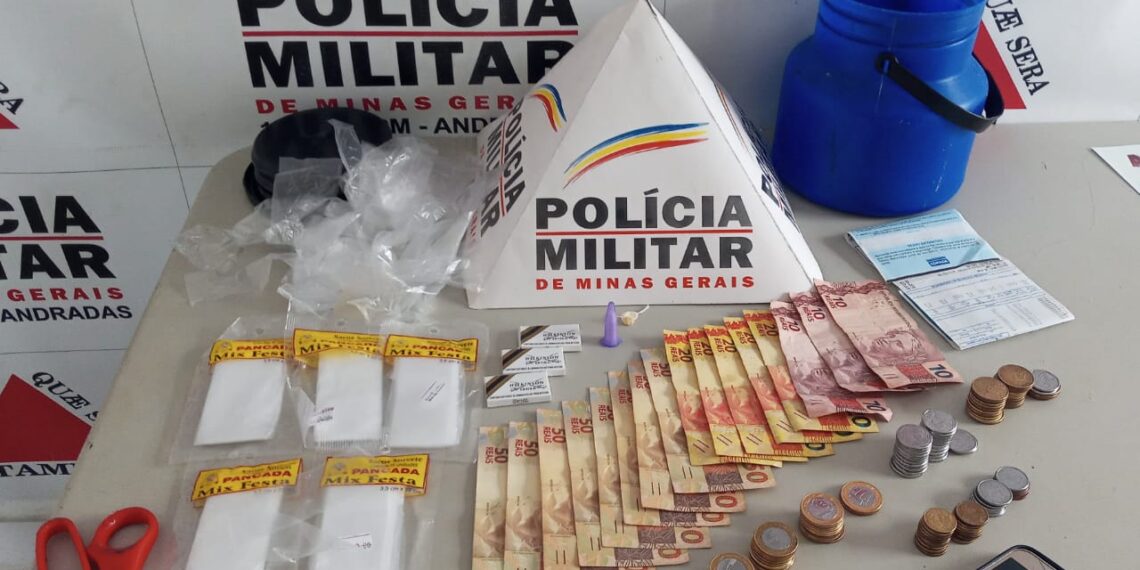 Dupla é detida suspeita de tráfico de drogas em Andradas