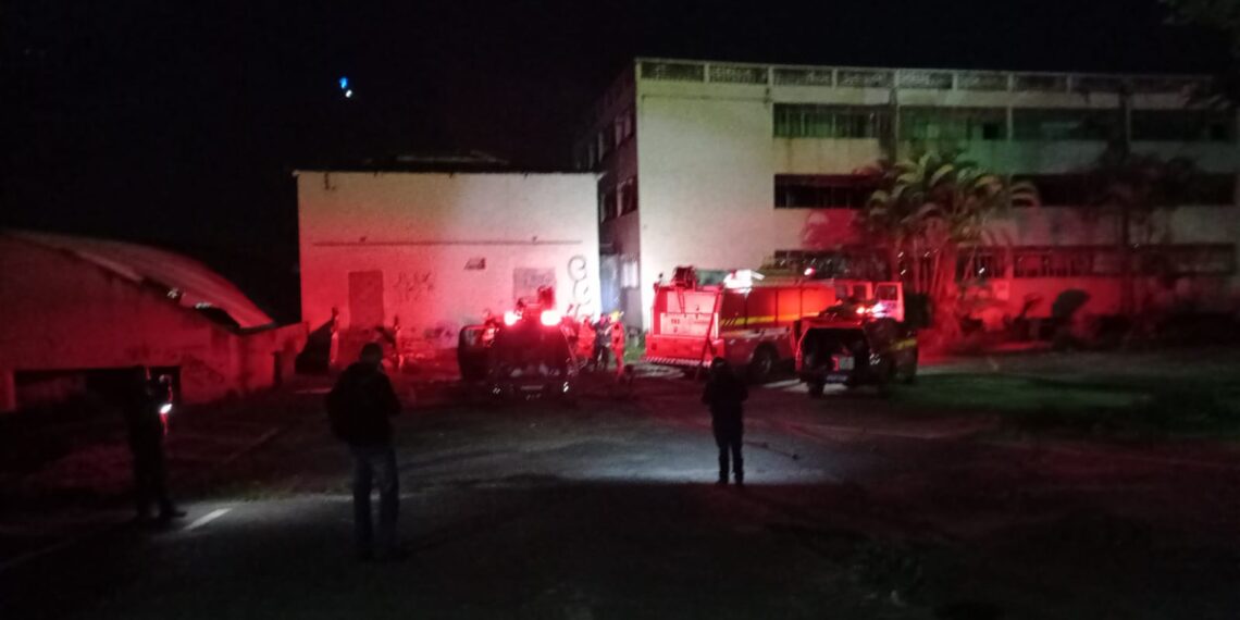 Cômodo do Complexo Santa Cruz é atingido por incêndio em Poços de Caldas