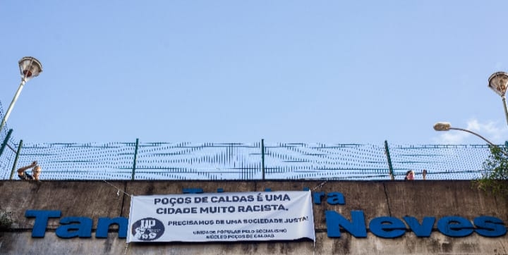 Unidade Popular pelo Socialismo núcleo Poços realiza manifestação contra o racismo
