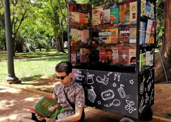 Projeto Mini Biblioteca Móvel aproxima crianças de livros em Poços de Caldas