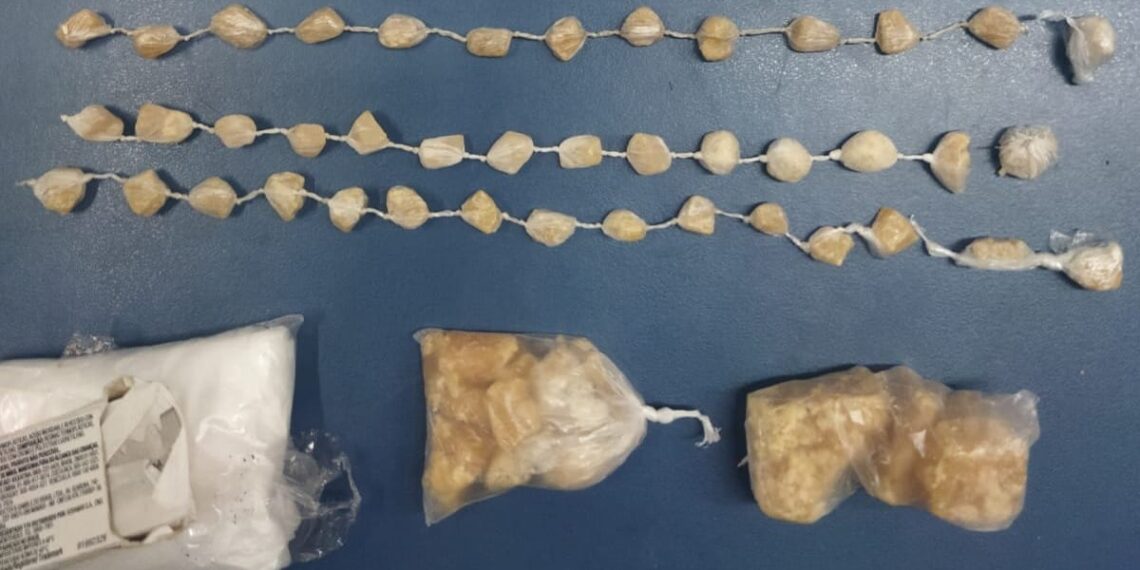 Trio de adolescentes é detido suspeito de tráfico de drogas em Poços de Caldas