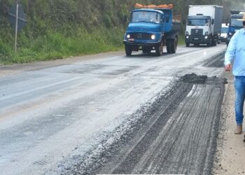 Empresa inicia obra de correção após “derretimento” da Rodovia do Contorno de Poços