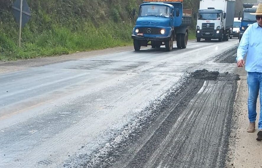 Empresa inicia obra de correção após “derretimento” da Rodovia do Contorno de Poços