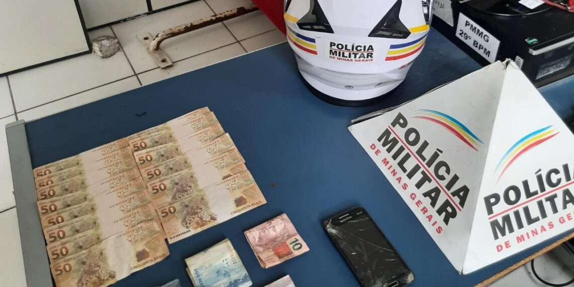 Traficante é preso com drogas e R$ 700,00 em notas falsas
