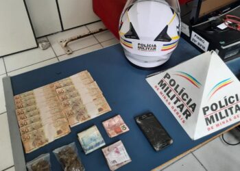 Traficante é preso com drogas e R$ 700,00 em notas falsas