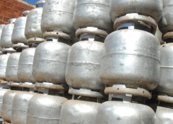 Auxílio gás é criado no Brasil; saiba quem tem direito