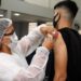 Vacinação contra COVID-19 para adolescentes com 12 anos começa amanhã em Poços