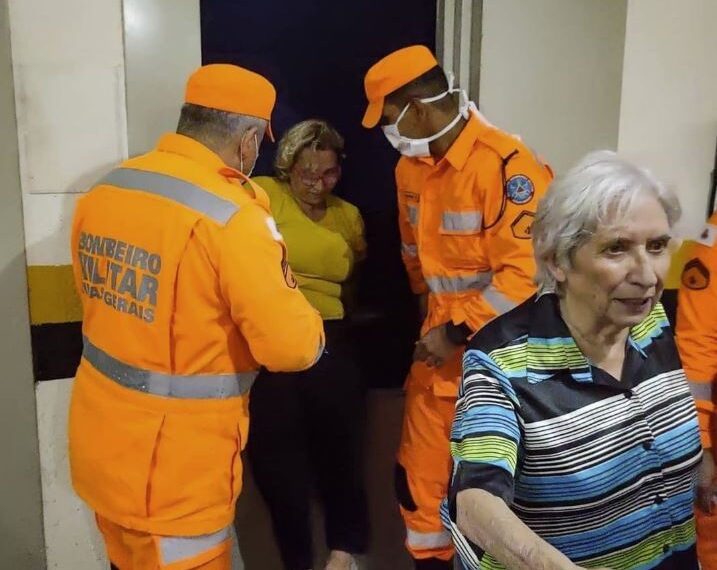 Susto: mulheres ficam presas em elevador e são socorridas por bombeiros
