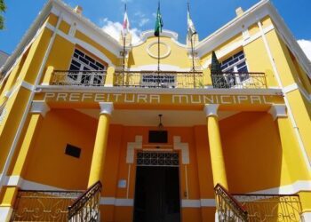 Prefeito aprova lei que proíbe contratação de condenados pela lei Maria da Penha em Poços de Caldas