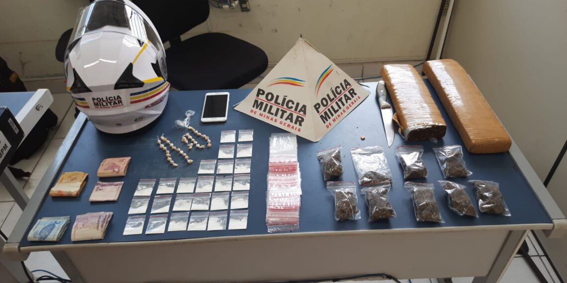 PM apreende mais de 2 quilos de drogas durante abordagens em Poços