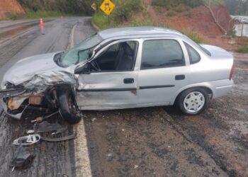 Em uma hora, dois acidentes são registrados na Rodovia do Contorno em Poços de Caldas