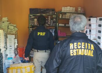 Produtos apreendidos em megaoperação são levados para depósito da Receita Federal em Poços
