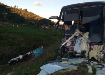 Empresário e auxiliar de produção mortos em acidente na BR 267 são sepultados em Poços de Caldas