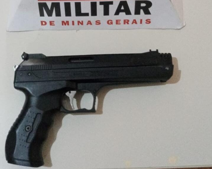 PM apreende simulacro usado por inquilino que ameaçou locatário de imóveis em Poços de Caldas