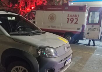 Motorista foge sem prestar socorro após bater em moto e deixar dois feridos