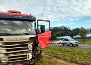 Motociclista morre em Aguaí após colisão frontal com carreta em rodovia