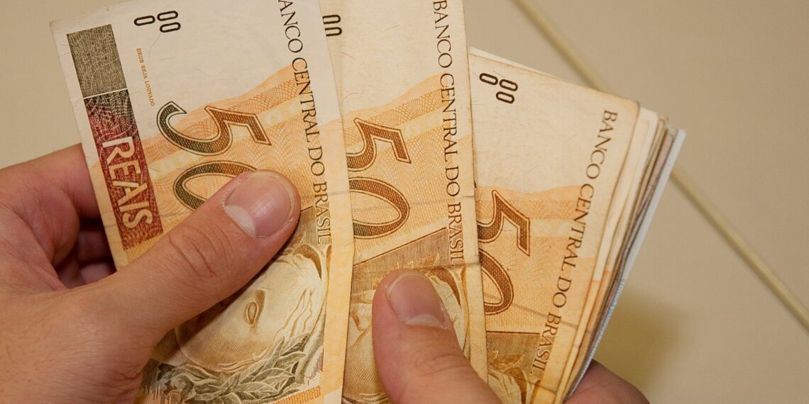 Economista dá dicas de como usar o 13º salário
