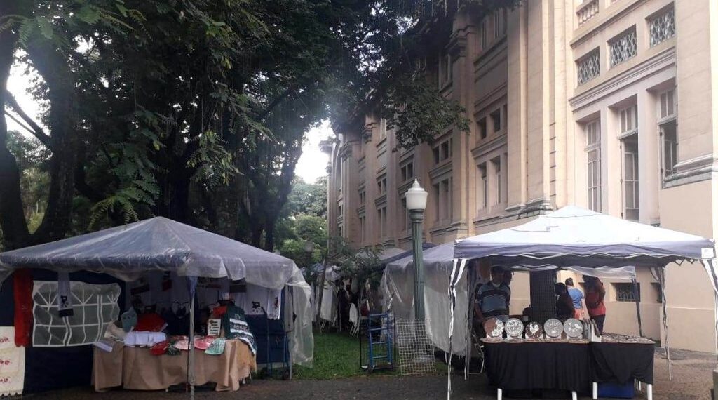 Expo-Arte de Rua tem horário especial durante período natalino em Poços de Caldas