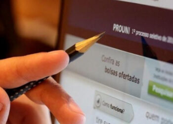 Bolsonaro altera legislação do Prouni e aceita alunos de rede privada