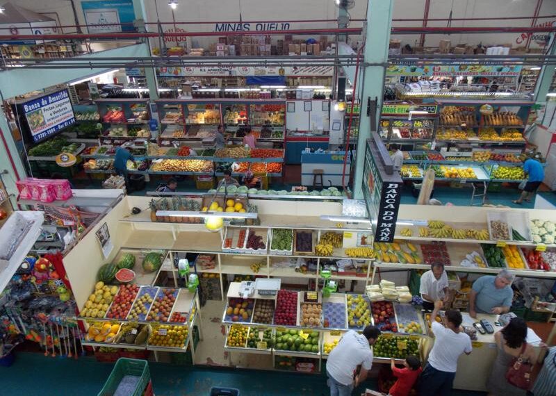 Feirantes e comerciantes do Mercadão doam mais de 600 kg de produtos ao Banco de Alimentos