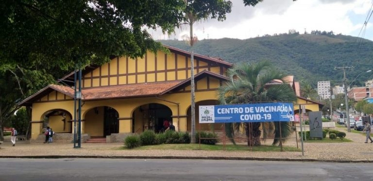 Vacinação contra COVID-19 acontece neste sábado (18) até às 17h