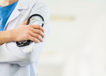 Residentes em medicina e em área profissional da saúde terão aumento de 23% no pagamento de bolsas