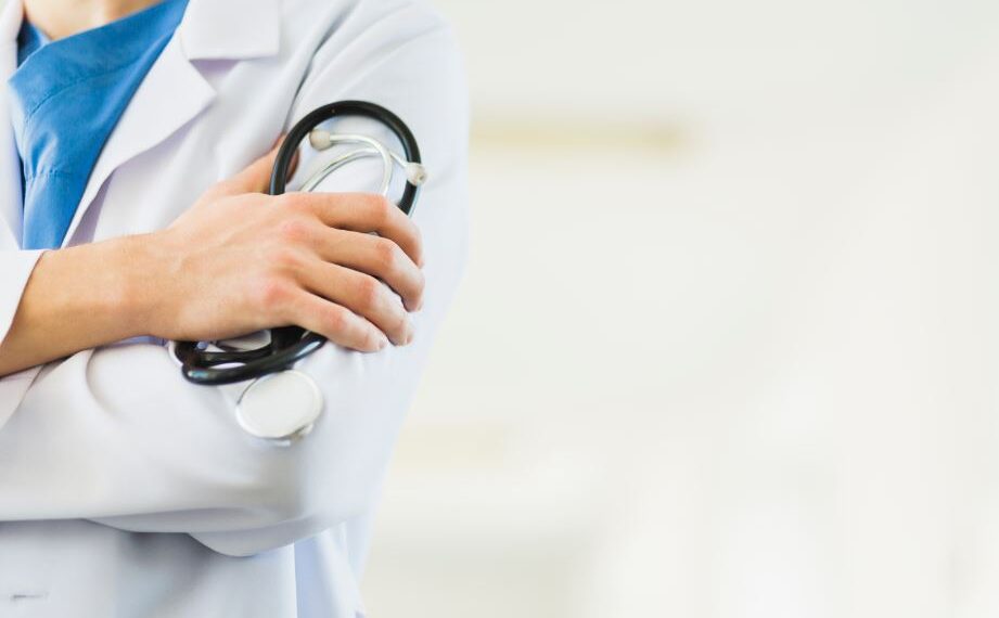 Residentes em medicina e em área profissional da saúde terão aumento de 23% no pagamento de bolsas