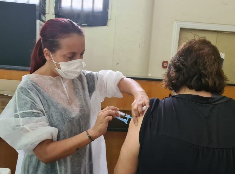 Mais dois locais irão aplicar vacinas contra Covid-19 em Poços