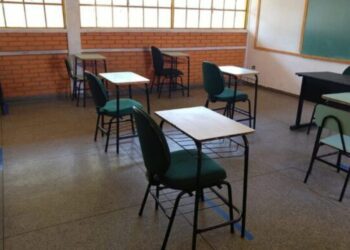 Secretaria de Saúde diz que, por enquanto, aulas serão mantidas em Poços