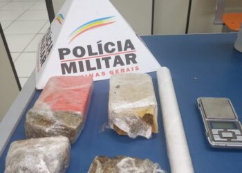 Pintor recebe 20 reais para pegar droga deixada durante fuga de traficantes e acaba preso em Poços de Caldas