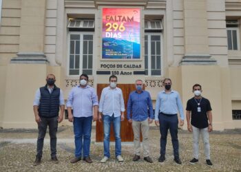 Prefeitura coloca em funcionamento Totem de contagem regressiva para os 150 anos de Poços