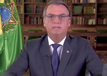 Bolsonaro é internado com obstrução intestinal em São Paulo