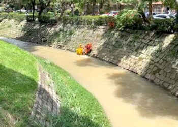 Mulher é resgatada de ribeirão em Poços de Caldas