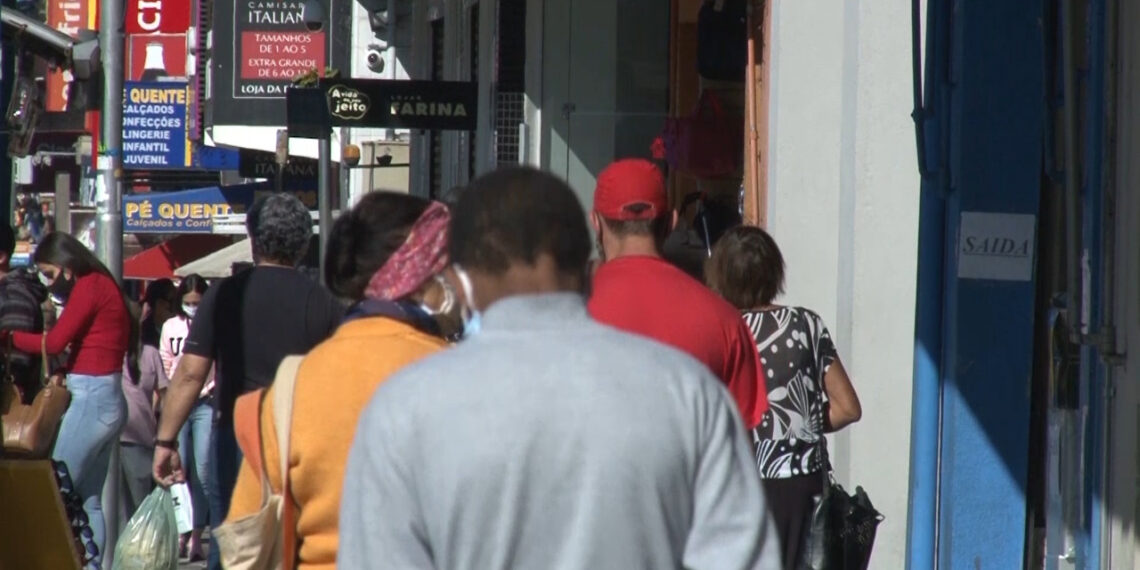 Covid-19: afastamento de até 10 dias do presencial não exige atestado