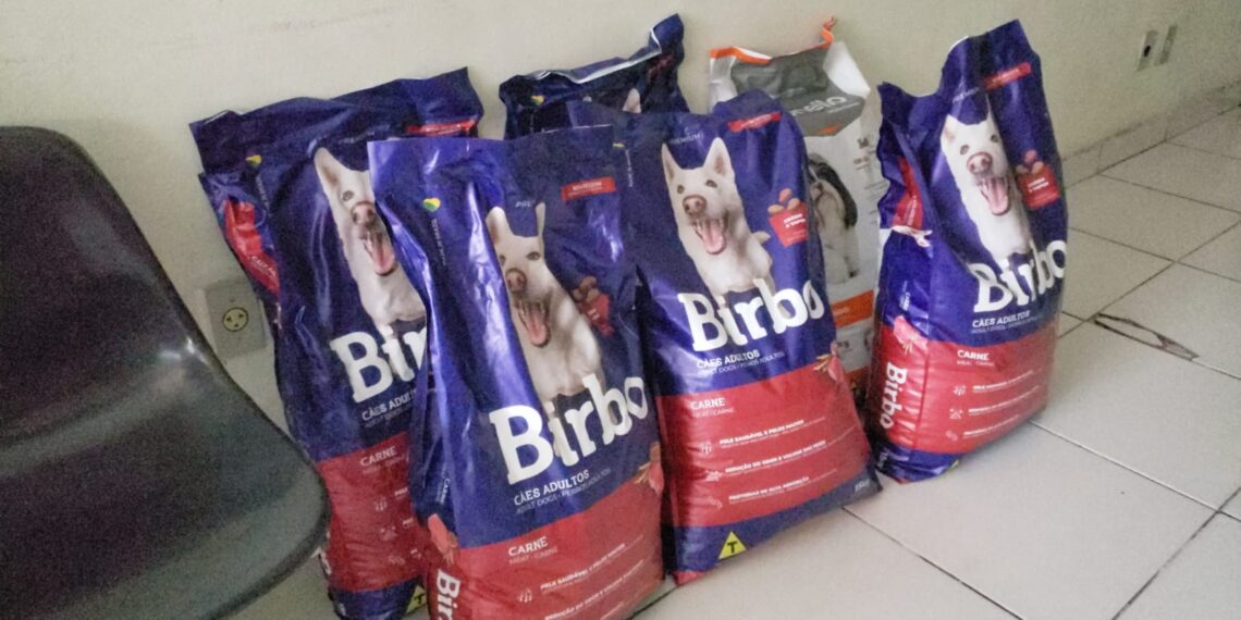 Três suspeitos são presos após desvio carga de ração em Poços de Caldas