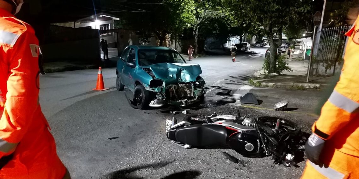 Carro e moto se envolvem em acidente no bairro Santa Rosália, em Poços de Caldas