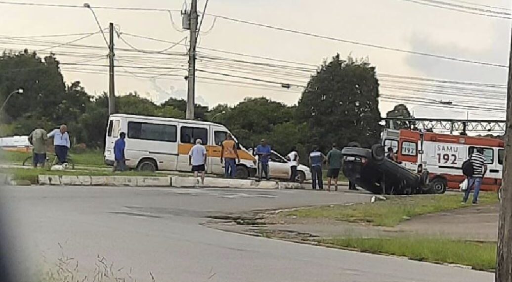 Acidente na Zona Sul de Poços deixa três feridos