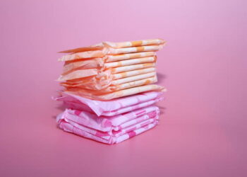 Lei que autoriza distribuição gratuita de absorventes às mulheres em situação de vulnerabilidade é aprovada em Poços