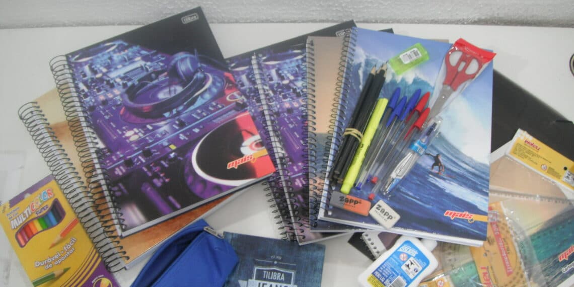 Kit Escolar começa a ser distribuído segunda (24) para alunos da rede pública em Poços