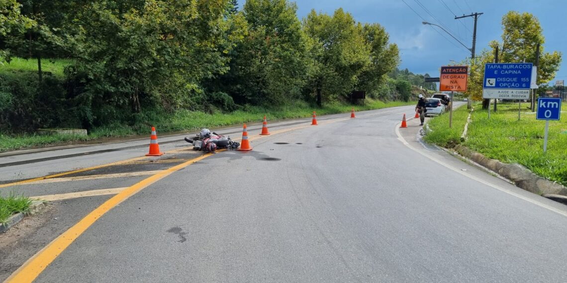 Motociclista embriagado sofre acidente na LMG-877, em Poços de Caldas