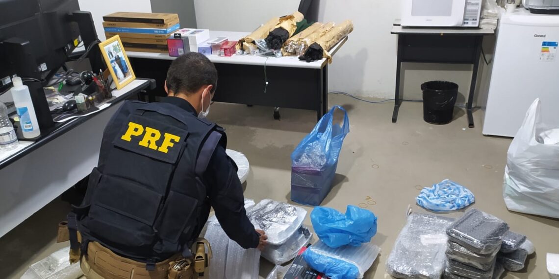 PRF apreende R$ 20 mil em mercadorias estrangeiras irregulares na BR-459