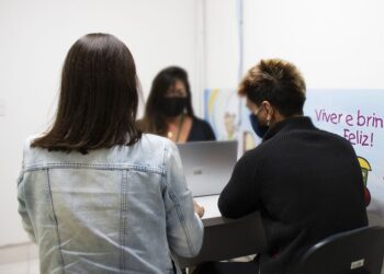 Com vagas para Poços, rede estadual de ensino abre inscrições para psicólogos e assistentes sociais