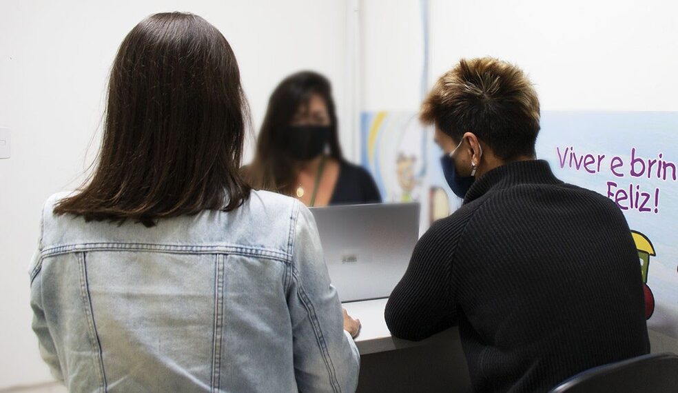 Com vagas para Poços, rede estadual de ensino abre inscrições para psicólogos e assistentes sociais